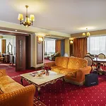 Хотел Grand