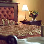 Хотел Grand